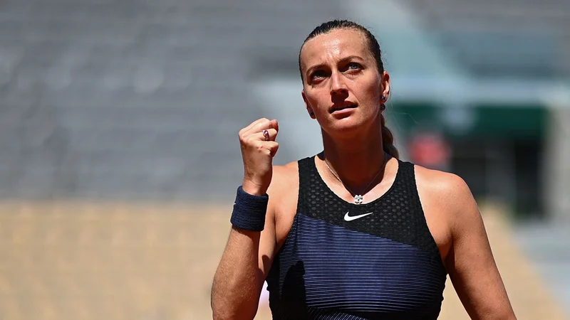 Fotografija: Petra Kvitova se je najprej razveselila uvodne zmage, nato pa se je poškodovala ob igrišču ...FOTO: Christophe Archambault/AFP