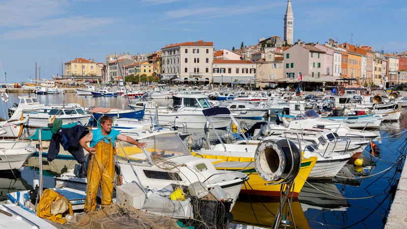 Fotografija: Hrvaški epidemiologi opozarjajo, da v zadnjih tednih upada interes za cepljenje. FOTO: Antonio Bronic/Reuters