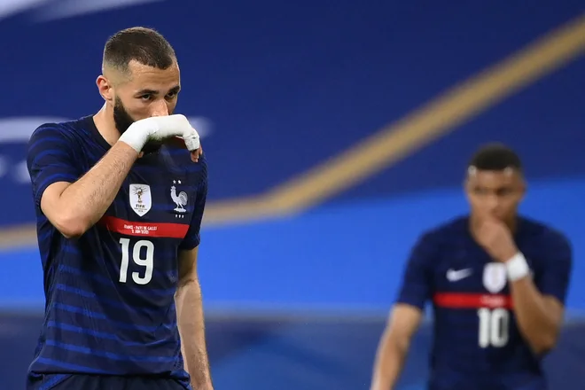 Karim Benzema proti Walesu v Nici ni bil pri strelu. FOTO: Franch Fife/AFP