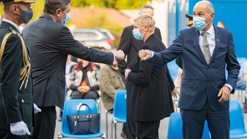 Fotografija: Raje kot z državljani predsednik vlade Janez Janša o prihodnosti EU razpravlja s predsednikom republike Borutom Pahorjem. Foto: Voranc Vogel/Delo