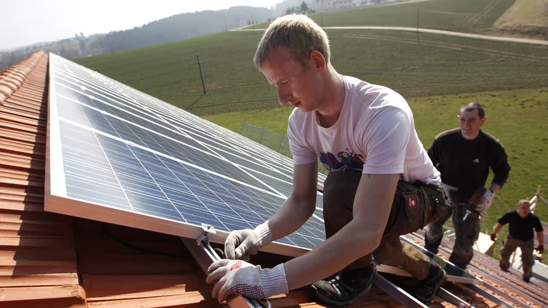 Fotografija: Imamo najnižjo mejo za moč elektrarne, ki potrebuje zahtevna dokazila za dovoljenje. FOTO: Michaela Rehle/Reuters