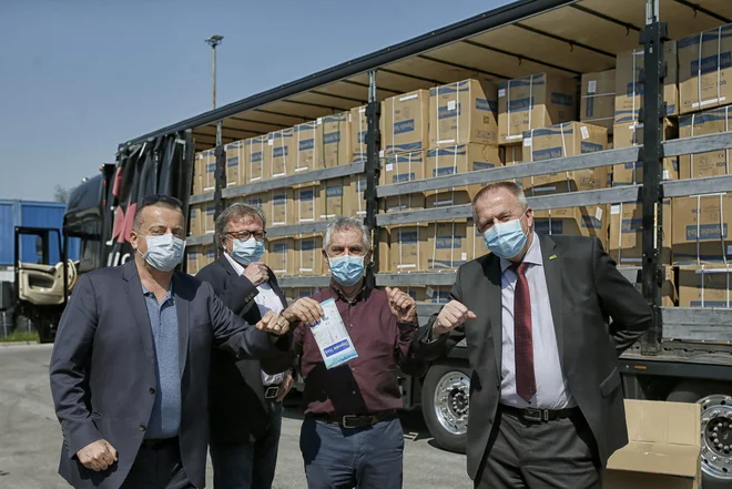 S skupno nabavo prek EU bi se izognili posrednikom za nacionalne trge in veliko prihranili. FOTO: Blaž Samec/Delo