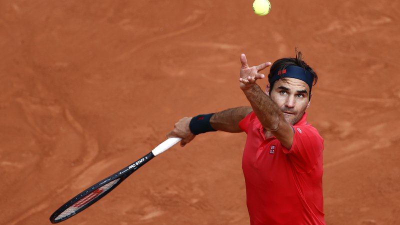 Fotografija: Federer ni za v staro šaro. FOTO: Christian Hartmann/Reuters