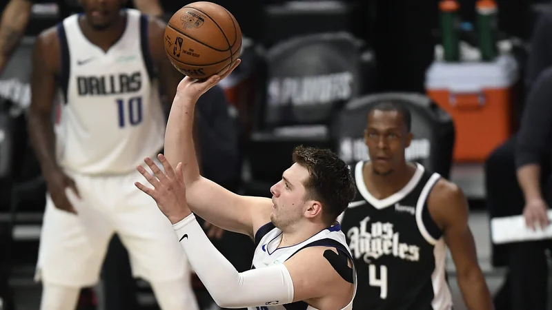 Fotografija: Luka Dončić je bil kljub 42 točkam znova precej kritičen do svojega meta. FOTO: Kevork Djansezian/AFP