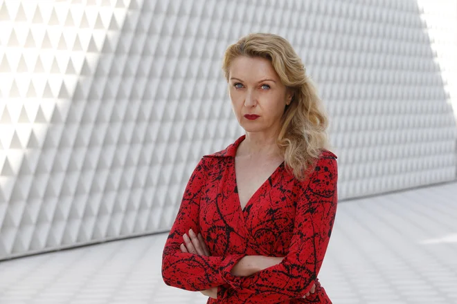 Irena Štaudohar, po izobrazbi dramaturginja, je bila glavna in odgovorna urednica revije <em>Maska</em>, sooblikovalka programa mednarodnega festivala Mladi levi in nekaj let tudi urednica <em>Sobotne priloge Dela</em>, kjer zdaj dela kot novinarka. FOTO: Matej Družnik/Delo