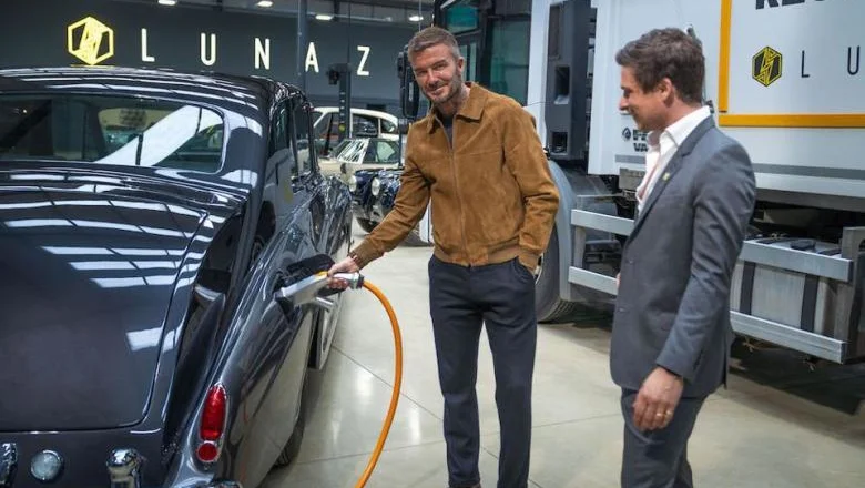 Fotografija: Tudi Davida Beckhama je pritegnila investicija v električne avtomobile. FOTO: Lunaz