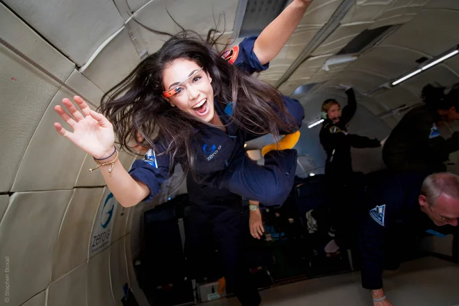 Družba za vesoljski turizem Virgin Galactic je sporočila, da bodo 32-letno aziskovalko Mednarodnega inštituta za astronavtske vede (IIAS) Kellie Gerardi v vesolje poslali, da bi nekaj minut izvajala poskuse v breztežnosti. FOTO: Steve Boxall/Afp<br />
