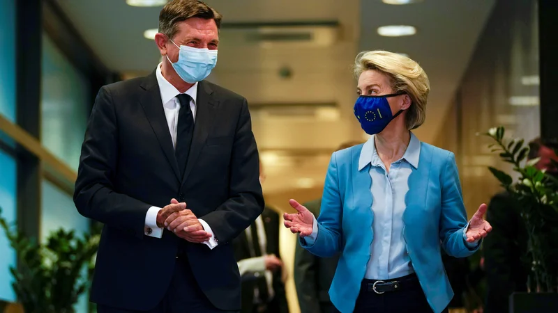 Fotografija: Borut Pahor je po bruseljskih pogovorih s predsedniki osrednjih institucij EU (na fotografiji s predsednico evropske komisje Ursulo von der Leyen) povedal, da na pragu slovenskega predsedovanja »računa na razsodnost vlade«. FOTO: Reuters