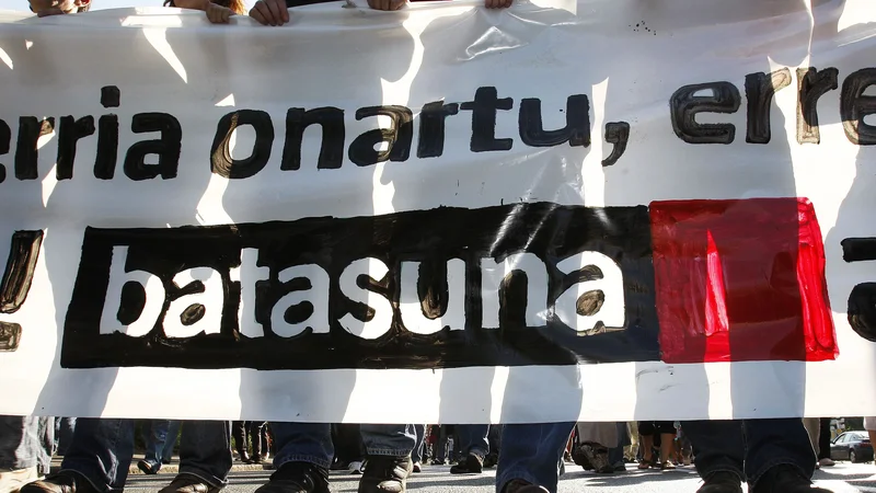 Fotografija: Med prepovedanimi strankami najdemo tudi tiste, ki so zastopale etnične manjšine. Najbolj znan je primer Batasune, radikalne baskovske nacionalistične stranke. FOTO: Regis Duvignau/Reuters