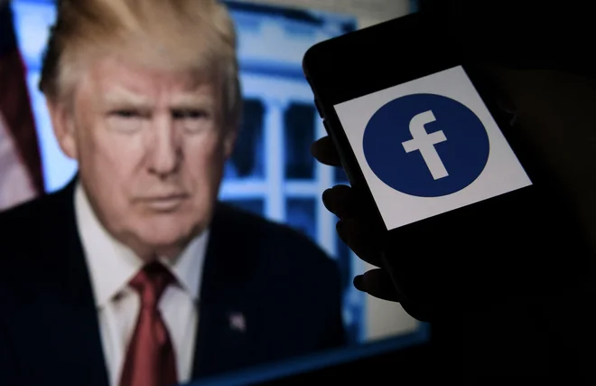Neodvisni nadzorni odbor družbenega omrežja Facebook je sicer že v začetku maja odločil, da Trump še ne sme nazaj na Facebook. FOTO: Olivier Douliery/AFP