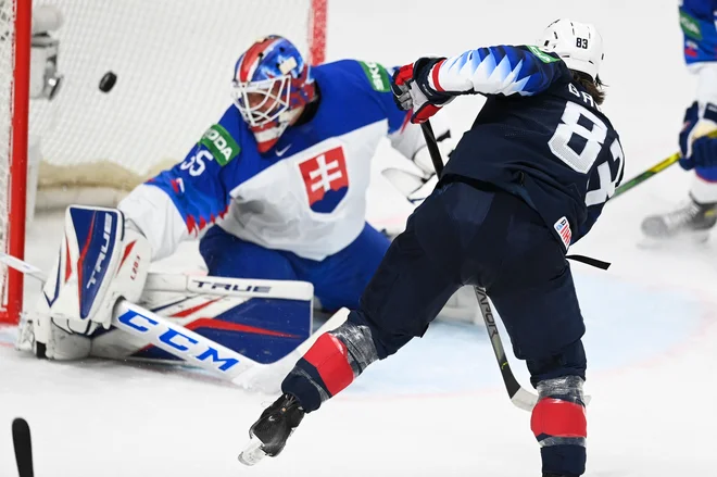 Američani (na fotografiji Conor Garland) so v četrtfinalu visoko premagali Slovake. FOTO: Gints Ivuskans/AFP