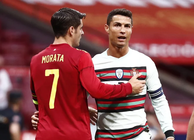 Alvaro Morata in Cristiano Ronaldo med tekmo v Madridu. V minuli sezoni sta sodelovala pri Juventusu, a ni nujno, da se bosta torinski dres še kdaj oblekla. FOTO: Sergio Perez/Reuters