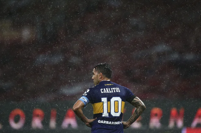 Carlos Tevez se je iz Evrope kar dvakrat vrnil v domači klub. Zdaj se, očitno za vedno, poslavlja. FOTO: Diego Vara/AFP