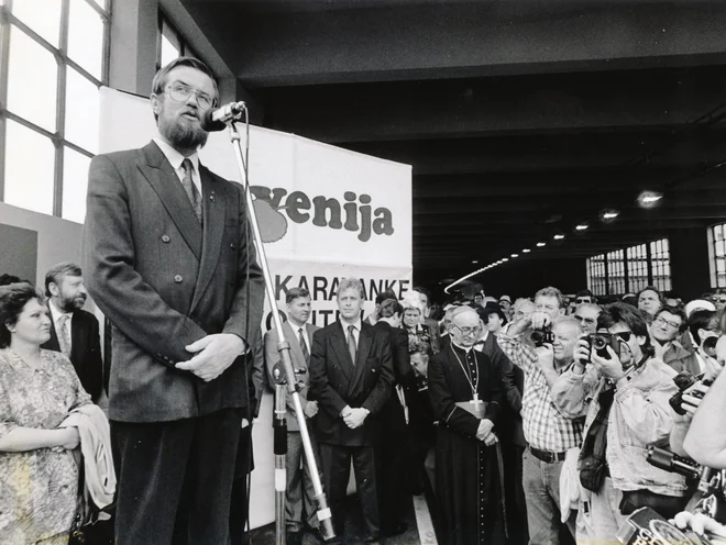 Eden od slavnostnih govornikov ob odprtju tunela je bil tudi Lojze Peterle, predsednik slovenske vlade. <br />
Foto Srdjan Foto Živulovič/Bobo