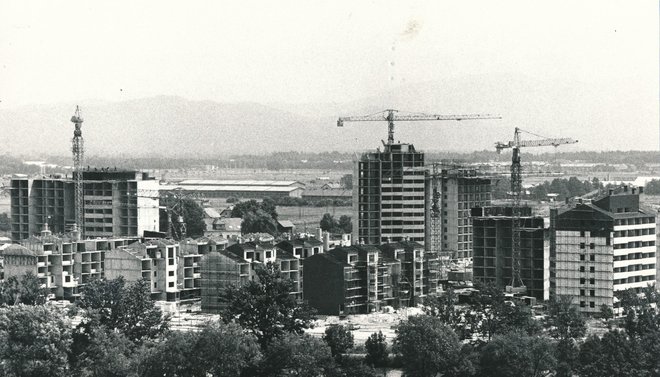 Prva faza gradnje (od štirih) se je začela leta 1977, končala pa leta 1988, ko je bilo skupaj zgrajenih 4300 stanovanj. FOTO: Dokumentacija Dela
