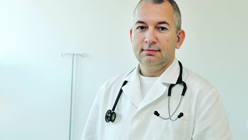 Fotografija: Slovenija, Kranj, 12.01.2012 - Zdravnik Aleksander STEPANOVICC, ki dela v kranjskem zdravstvenem domu. Foto: Leon VIDIC/DELO