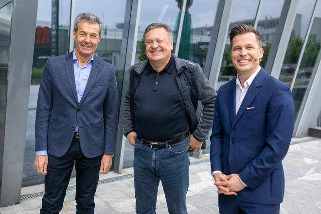 Na fotografiji Stojan Petrič, direktor medijske hiše Delo, ljubljanski župan Zoran Janković in Daniel Avdagič, AV Living Lab, soorganizator konference. FOTO: Voranc Vogel/Delo