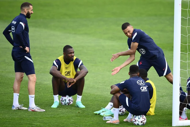 Karim Benzema, Marcus Thuram in Kylian Mbappe med treningom. FOTO: Franck Fife/AFP