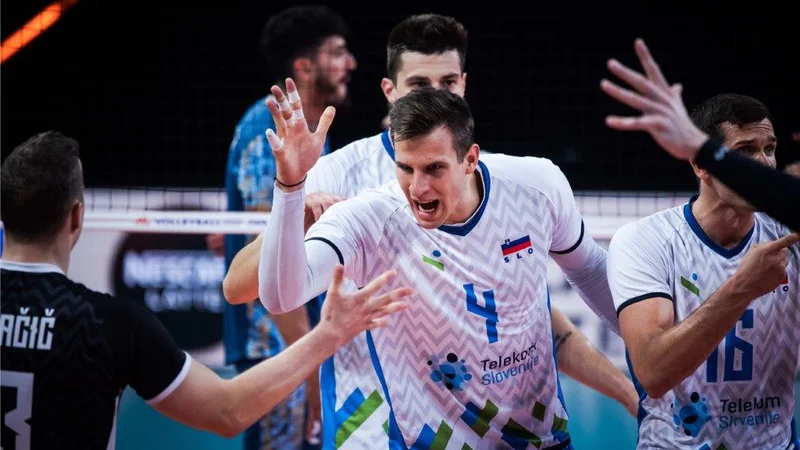 Fotografija: Jan Kozamernik, v sredini, je eden najboljših blokerjev v ligi narodov. FOTO: FIVB