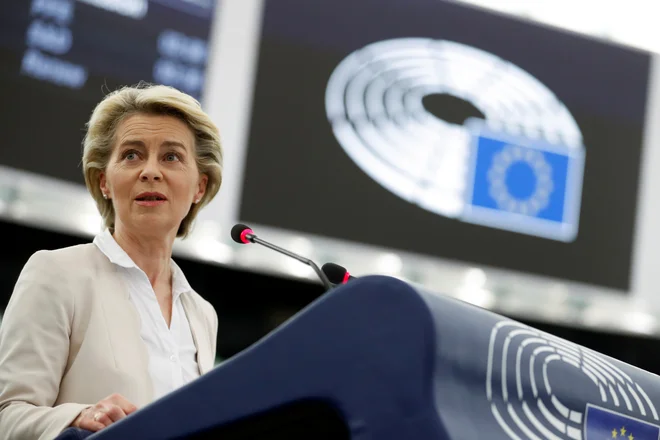 Predsednica evropske komisije Ursula von der Leyen poudarja, da imajo zadnjo besedo o pravu EU sodniki v Luxembourgu, FOTO: Jean-François Badias/Reuters