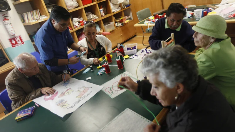 Fotografija: Alzheimerjeva bolezen povzroča več kot 60 odstotkov vseh primerov demenc. FOTO: Edgard Garrido/Reuters