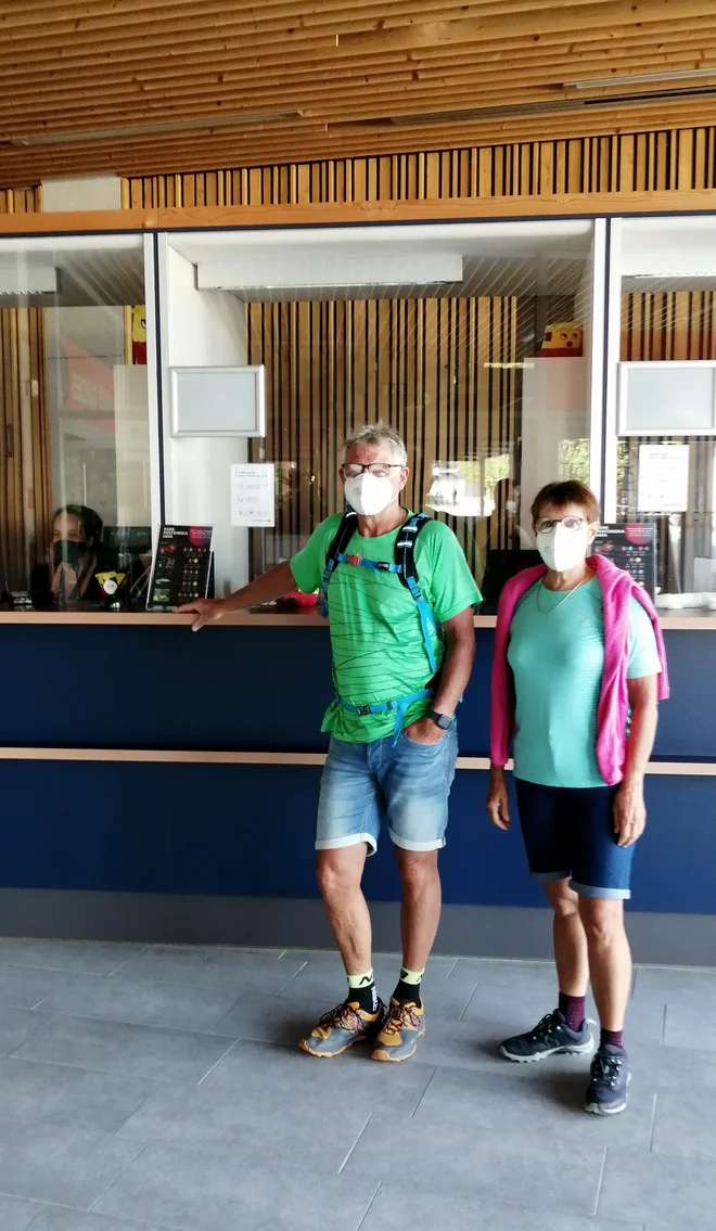 Kakšno veselje je zavladalo, ko sta prišla francoska gosta. FOTO: arhiv Postojnske jame