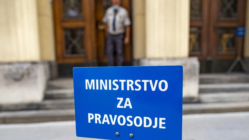 Fotografija: Kandidat se je v teh dneh intenzivno seznanjal, s čim vse se bo soočil, če bo imenovan za ministra. FOTO: Voranc Vogel
