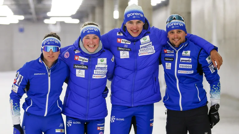 Fotografija: Anamarija Lampič, Eva Urevc, Janez Lampič in Miha Šimenc na sredinem treningu slovenske reprezentance v teku na smučeh. FOTO: Matej Družnik