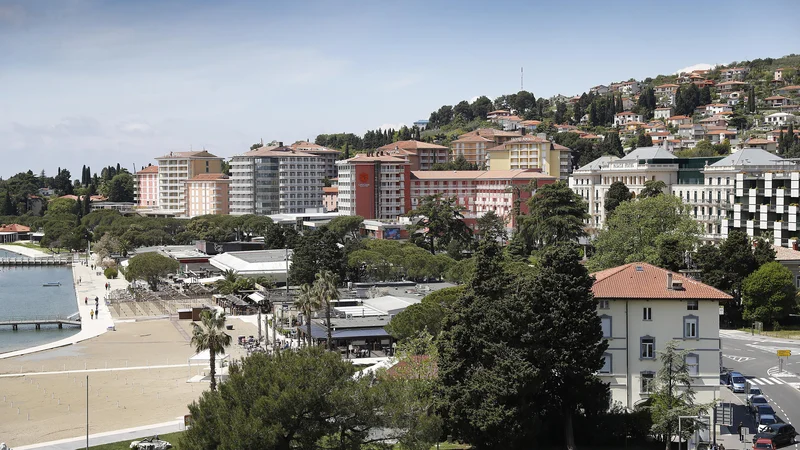 Fotografija: Notranja ministra Slovenije in Hrvaške sta v Portorožu govorila tudi o načinih, kako olajšati prehod meje med državama. FOTO: Leon Vidic/Delo