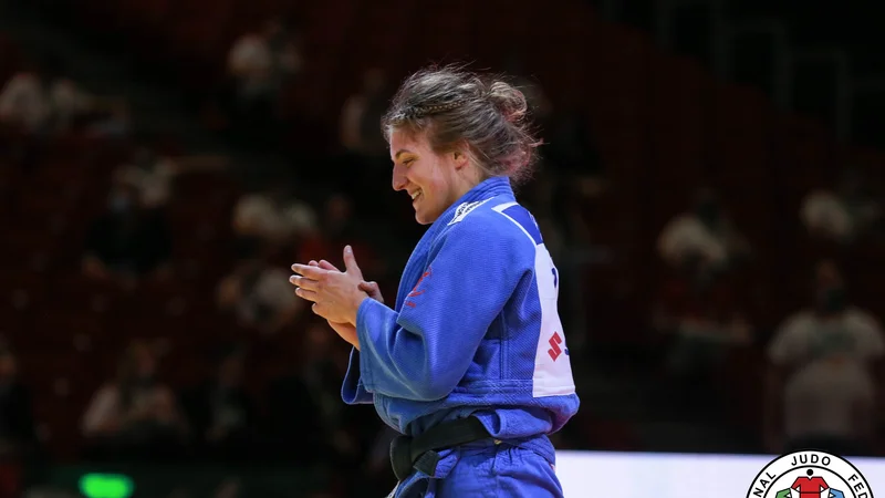 Fotografija: Andreja Leški si je takole zaploskala za nov izjemen uspeh. FOTO: Emanuele Di Feliciantonio/IJF