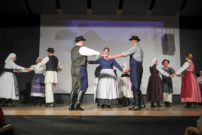 Narodne noše so lep del slovenske tradicije, ki jo je treba spoštovati in negovati, ampak spadajo bolj na Kmečko ohcet in podobne prireditve. Foto Marko Feist/Slovenske novice