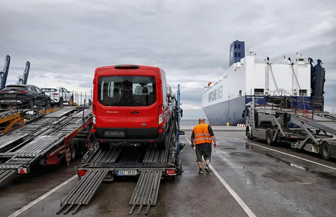 Čeprav se je delež izvoza v tretje države v zadnjem desetletju pred krizo zaradi covida-19 precej povečal, so druge države EU še vedno glavna destinacija slovenskega gospodarstva. FOTO: Blaž Samec/Delo