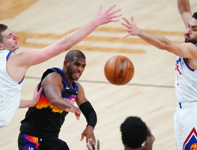 Chris Paul je drugo tekmo sklenil brez izgubljene žoge in s kar 15 podajami. FOTO: Mark J. Rebilas/Usa Today Sports