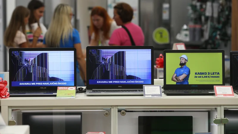 Fotografija: Največji slovenski trgovec s tehničnim blagom je leto pandemije sklenil okoli ničle. Spletna trgovina ni nadomestila izpada prodaje v fizičnih trgovinah. FOTO: Tadej Regent/Delo