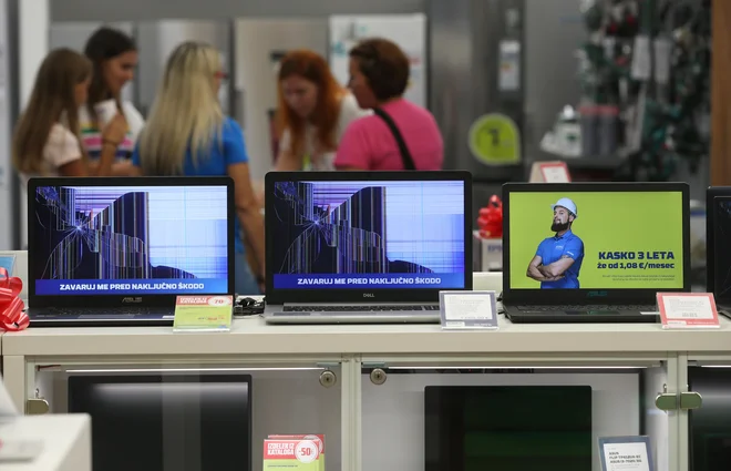 Največji slovenski trgovec s tehničnim blagom je leto pandemije sklenil okoli ničle. Spletna trgovina ni nadomestila izpada prodaje v fizičnih trgovinah. FOTO: Tadej Regent/Delo