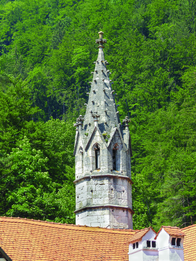Strešni stolpič jurkloštrske cerkve je najdragocenejši detajl cerkve, ki je bil izdelan za časa grofov Celjskih. FOTO: Andrej Furlan/ZRC SAZU, UIFS