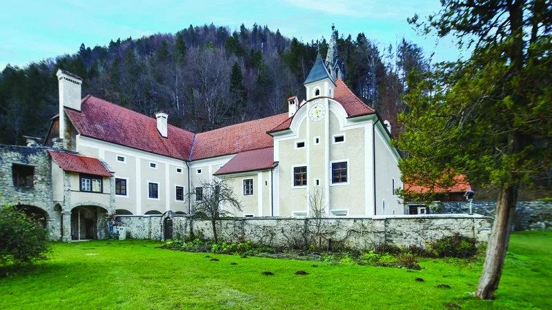 Fotografija: Nekdanja kartuzija Jurklošter, kjer je še vedno mir, a tudi veliko skrivnosti. FOTO: Andrej Furlan/ZRC SAZU, UIFS