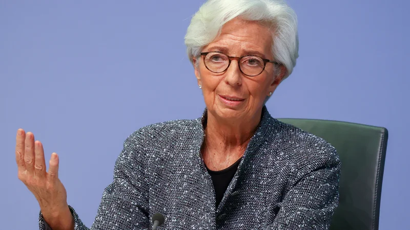 Fotografija: Svet ECB, ki ga vodi Christine Lagarde, vztraja pri ohlapni in spodbujevalni denarni politiki. FOTO: Kai Pfaffenbach/Reuters