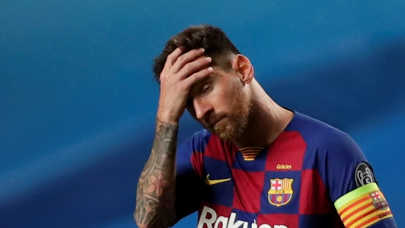 Fotografija: Tudi nogometno božanstvo Lionel Messi ni kos uradnikom v domovini, ki bije hudo bitko s covid-19. FOTO: Reuters
