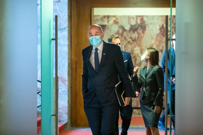 Premier Janez Janša je pod vse večjim pritiskom javnosti, ki si želi njegovega sestopa z oblasti. FOTO: Voranc Vogel