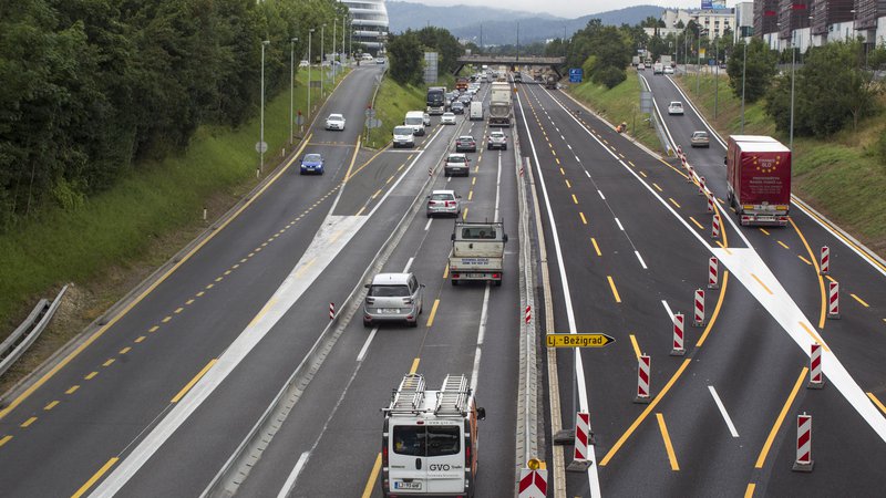 Fotografija: Prometni režim bo tak kot leta 2016 ob prenovi obvoznice med Šiško in Bežigradom. FOTO: Voranc Vogel/Delo