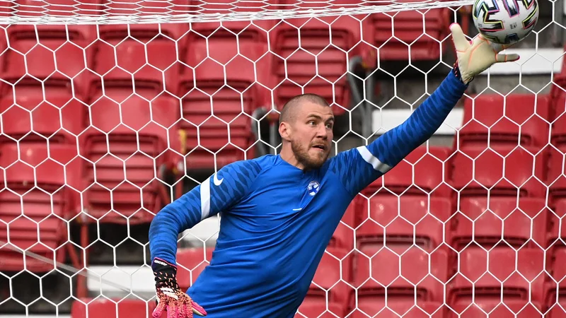 Fotografija: Jesse Joronen je takole danes vadil na štadionu Parken. FOTO: Jonathan Nackstrand/AFP