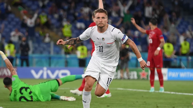 Fotografija: Napadalec rimskega Lazia Ciro Immobile je v drugem polčasu povišal na 2:0. FOTO: Mike Hewitt/Reuters