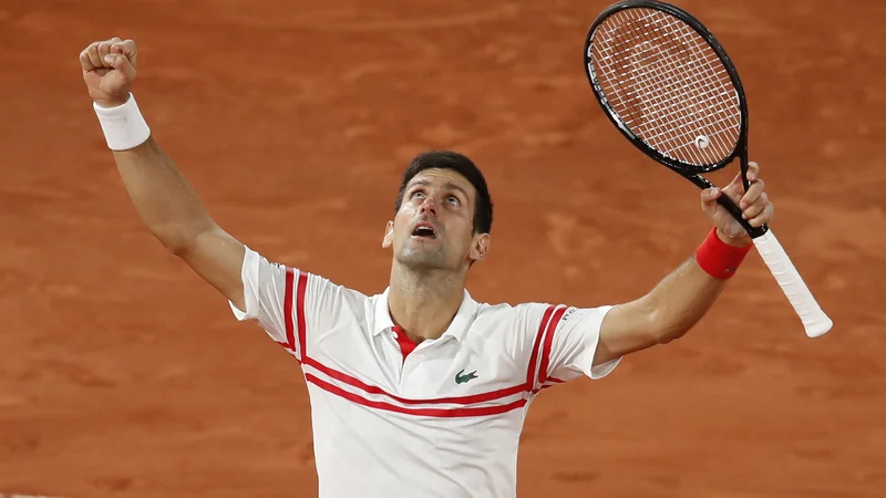 Fotografija: Novak Đoković se je takole veselil zmage nad Rafaelom Nadalom. FOTO: Gonzalo Fuentes/Reuters