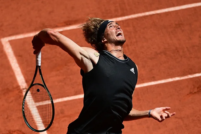 Alexander Zverev je nadomestil zaostanek z 0:2 v nizih, popolnega zasuka pa ni zmogel. FOTO: Martin Bureau/AFP