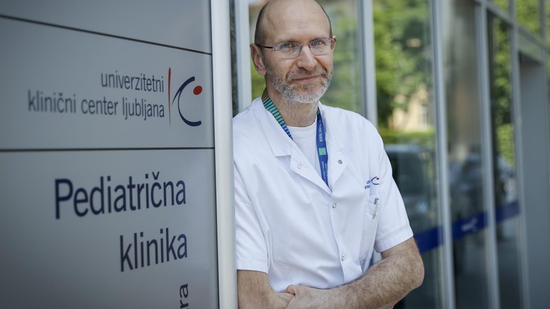 Fotografija: Prof. dr. Tadej Avčin predvideva, da bodo na leto odkrili pet bolnikov s težko prirojeno okvaro v delovanju celic T ali B. FOTO: Jože Suhadolnik/Delo