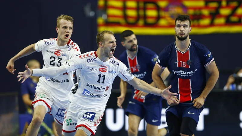 Fotografija: Lukas Sandell in Juul Buster proslavljata na obračunu s PSG v prvem polfinalu. FOTO: Thilo Schmuelgen/Reuters