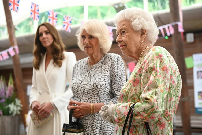 Britanskemu gostitelju G7 Borisu Johnsonu je pomagala kraljevska družina s kraljico Elizabeto II. na čelu. Foto Pool Reuters