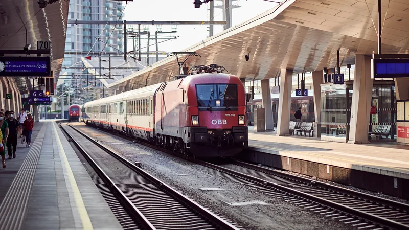 Fotografija: Avstrijci dokazujejo, kje je najkrajša pot z Dunaja do morja. Foto OBB/Marek Knopp