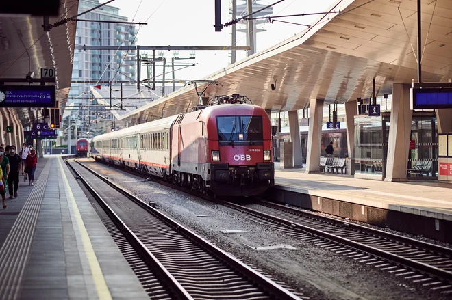 Avstrijci dokazujejo, kje je najkrajša pot z Dunaja do morja. Foto OBB/Marek Knopp
